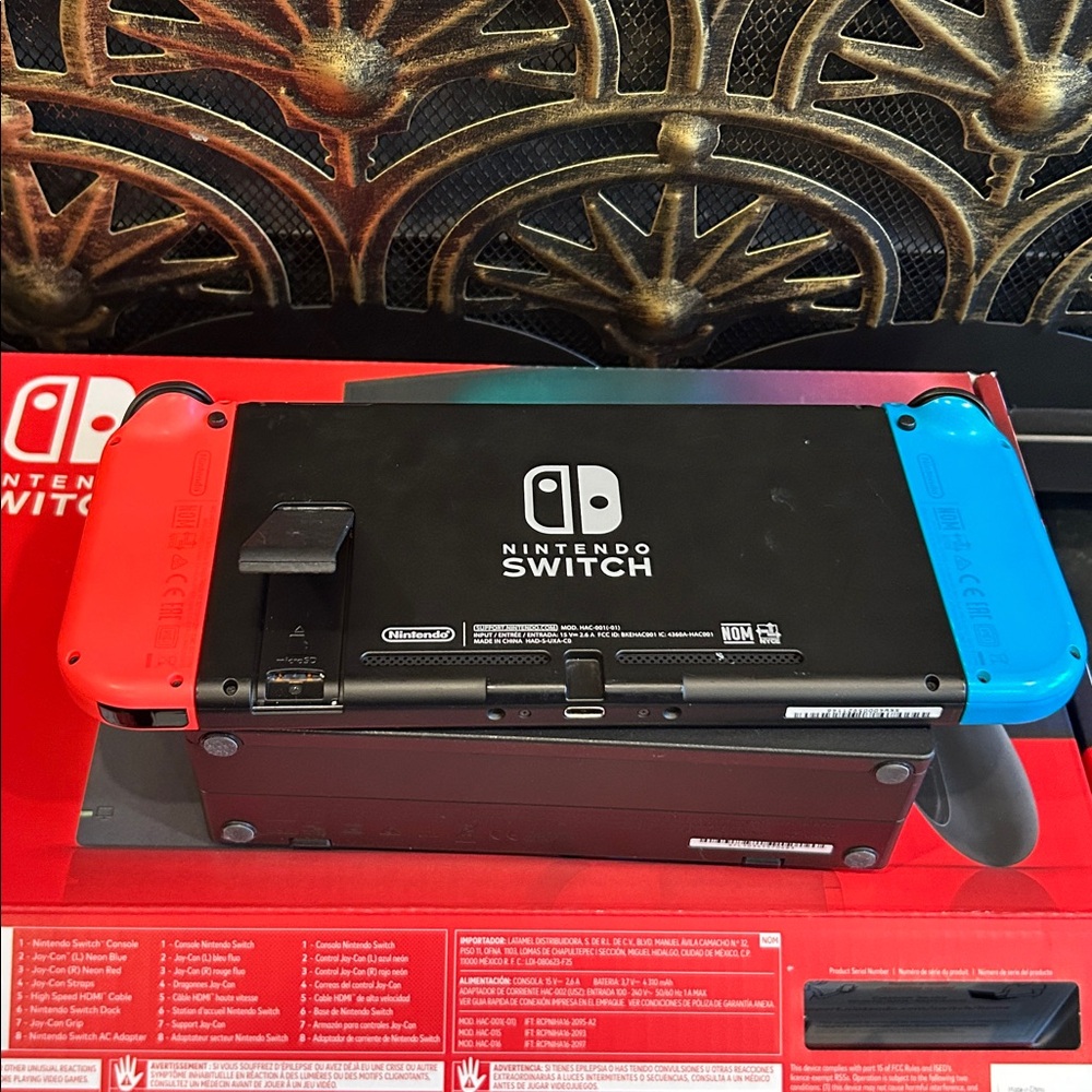 Nintendo Switch - Picture 9 of 13